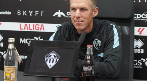 El Castellón cesa al técnico Johan Plat